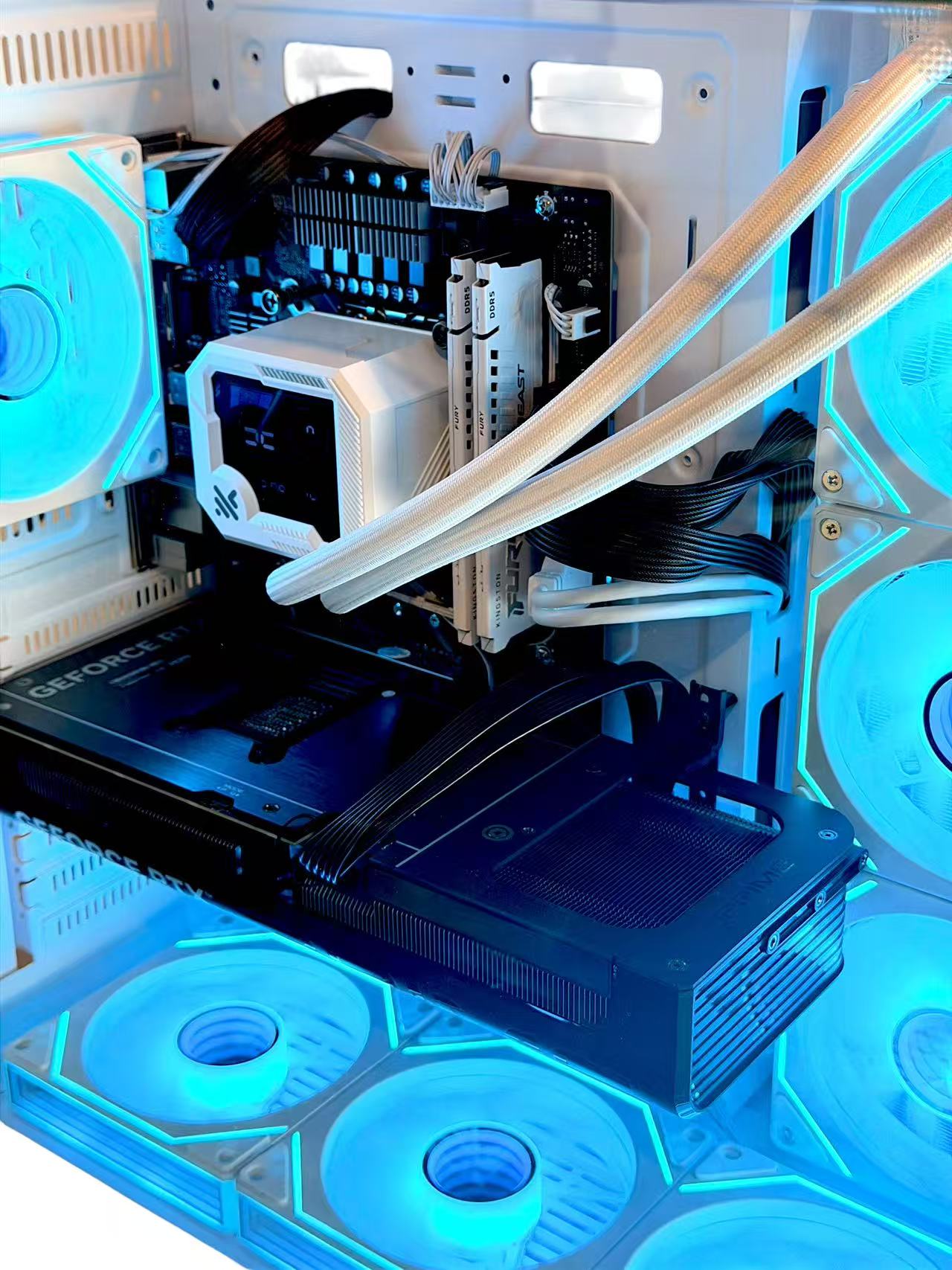 AMD 9060XT | Ryzen 7 7700 | VALKYRIE Gaming PC