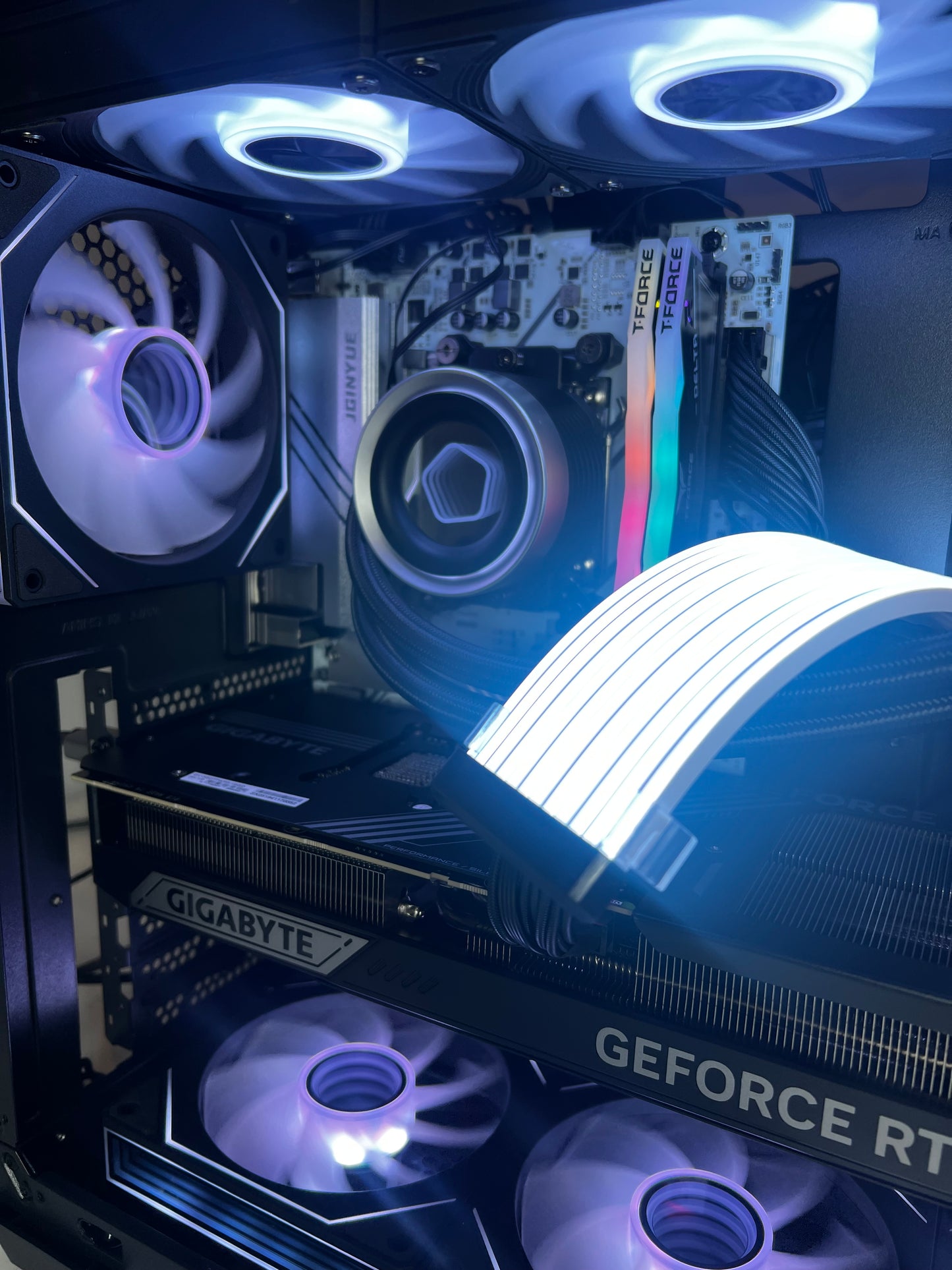 RTX 5070ti | Ryzen 7 7800X3D - Techbytes