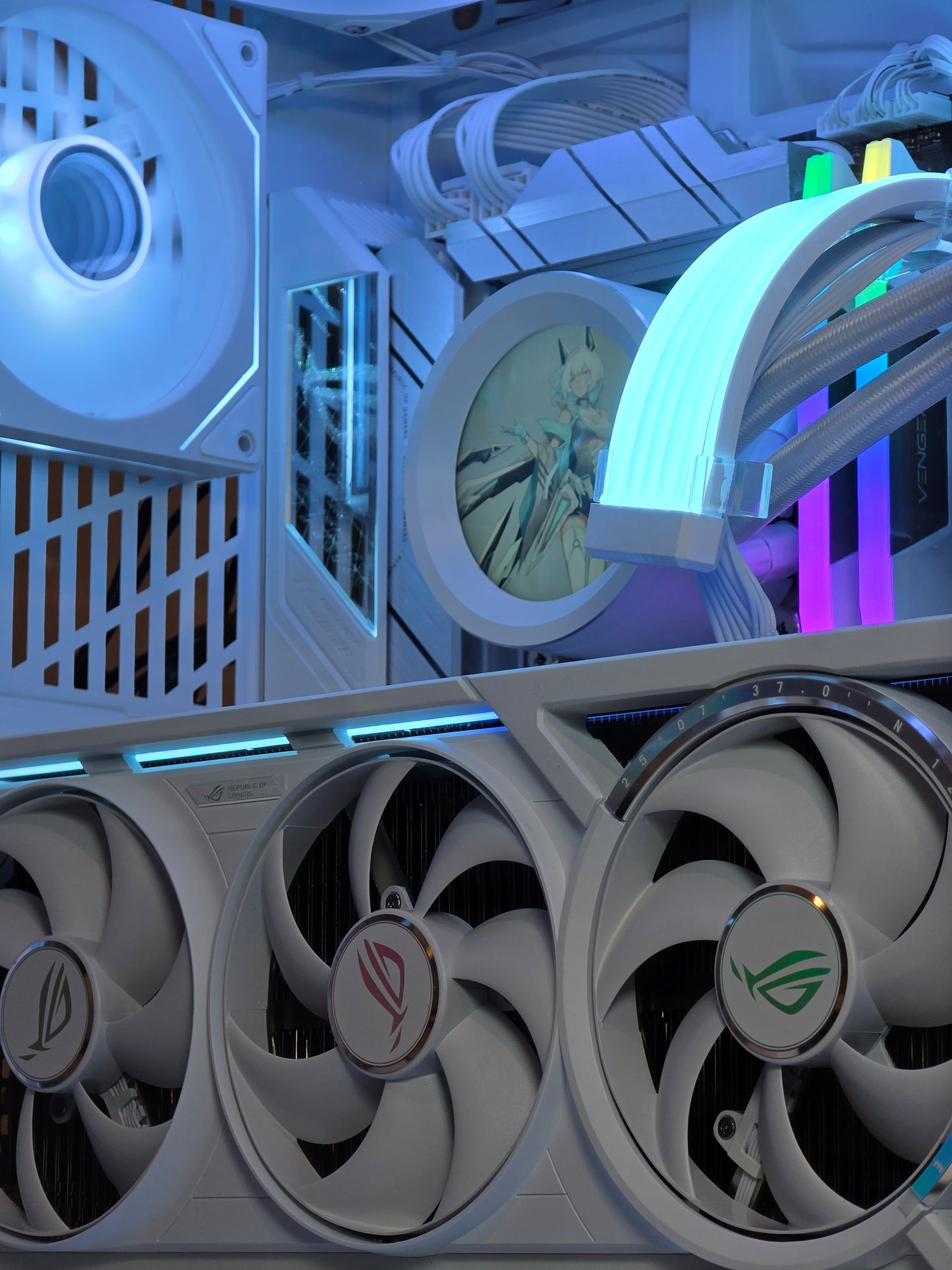 HYTE Y70 Customizable