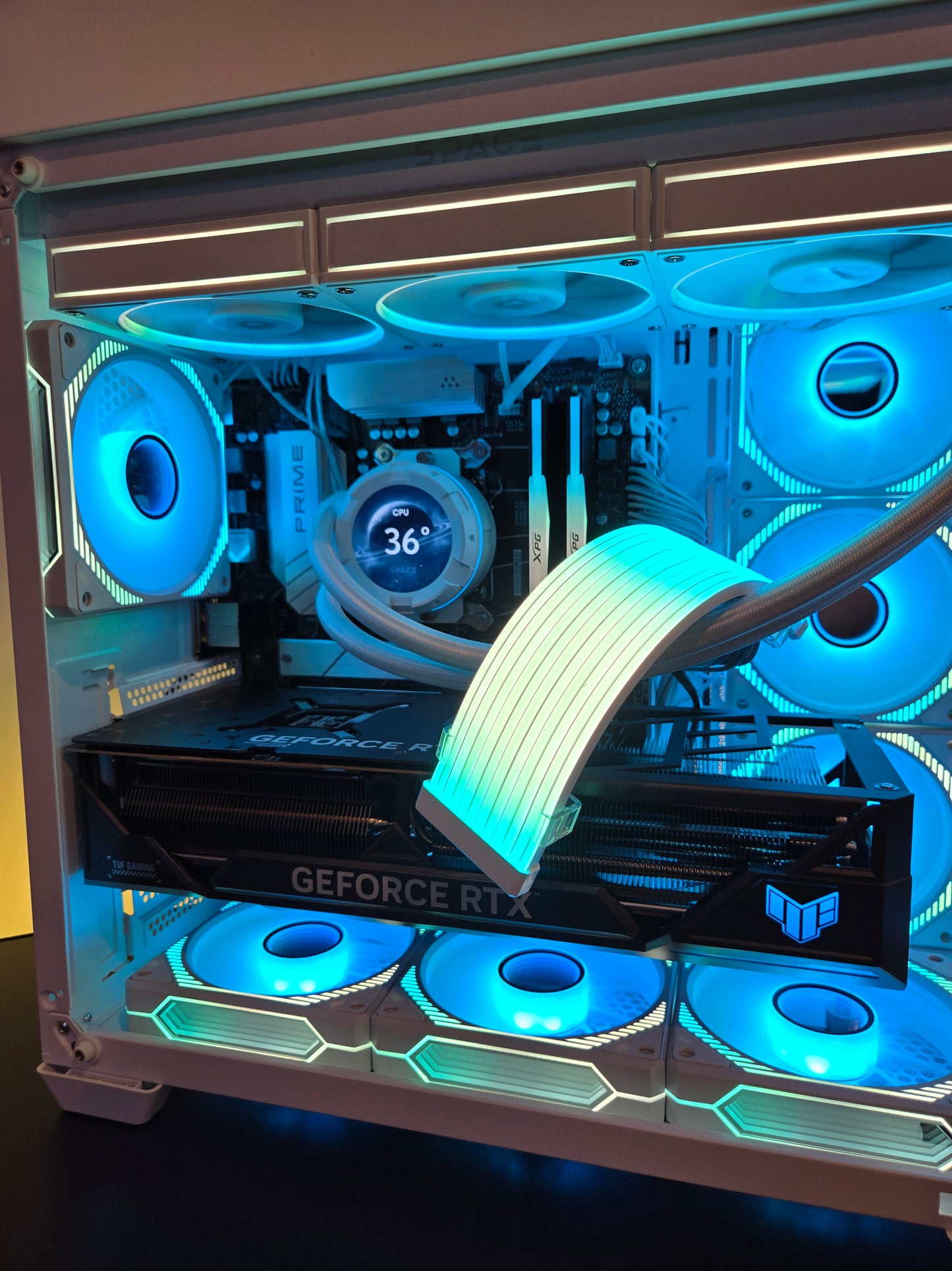 RTX 4090 + 7800X3D